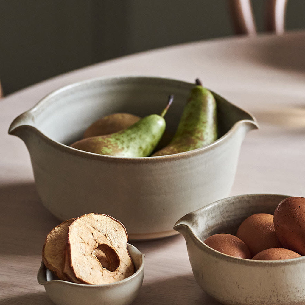 Skål med pip mellan