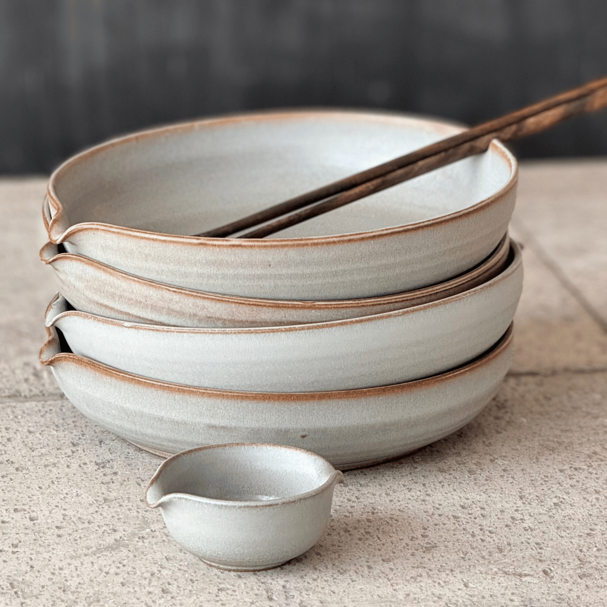 Fat med pip 24cm (få antal)